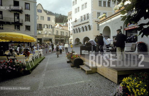 ( SVIZZERA CONFEDERAZIONE ELVETICA  )  CANTONE DEI GRIGIONI SANKT MORITZ : UNA VIA DEL CENTRO  © 1995 Graziano Arici/Rosebud2 / GEO