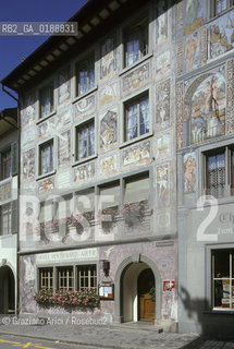 ( SVIZZERA CONFEDERAZIONE ELVETICA  )  CANTONE DI SCIAFFUSA STEIN AM RHEIN :  HOTEL IN PIAZZA DEL MUNICIPIO  © 1995 Graziano Arici/Rosebud2 / GEO