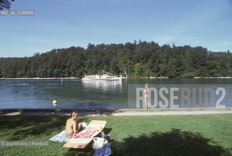 ( SVIZZERA CONFEDERAZIONE ELVETICA  )  CANTONE DI SCIAFFUSA  IL FIUME RENO NEI PRESSI DI STEIN AM RHEIN  © 1995 Graziano Arici/Rosebud2 / GEO
