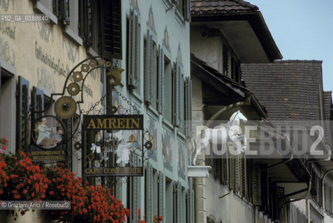 ( SVIZZERA CONFEDERAZIONE ELVETICA  )  CANTONE DI LUCERNA IL IL VILLAGGIO DI WIILISAU-STADT : CASE SULLA STRADA HAUPTGASSE  © 1995 Graziano Arici/Rosebud2 / GEO INSEGNA CAVALLO