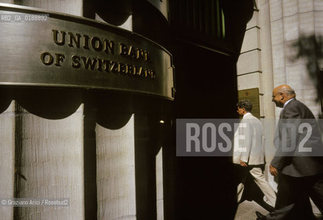 ( SVIZZERA CONFEDERAZIONE ELVETICA  )  CANTONE DI ZURIGO ZURIGO : STRADA BAHNHOSTRASSE UNION DE BANQUE SUISSES UBS  © 1995 Graziano Arici/Rosebud2 / GEO BANCA.