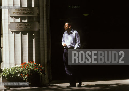 ( SVIZZERA CONFEDERAZIONE ELVETICA  )  CANTONE DI ZURIGO ZURIGO : STRADA BAHNHOSTRASSE UNION DE BANQUE SUISSES UBS  © 1995 Graziano Arici/Rosebud2 / GEO BANCA.