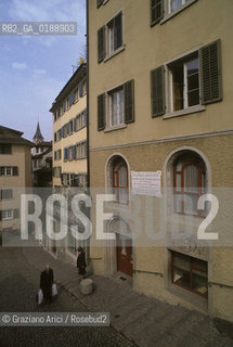 ( SVIZZERA CONFEDERAZIONE ELVETICA  )  CANTONE DI ZURIGO ZURIGO : UNA STRADA DEL CENTRO © 1995 Graziano Arici/Rosebud2 / GEO