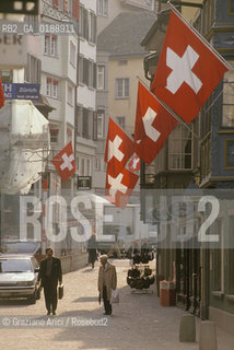 ( SVIZZERA CONFEDERAZIONE ELVETICA  )  CANTONE DI ZURIGO ZURIGO : UNA STRADA DEL CENTRO© 1995 Graziano Arici/Rosebud2 / GEO