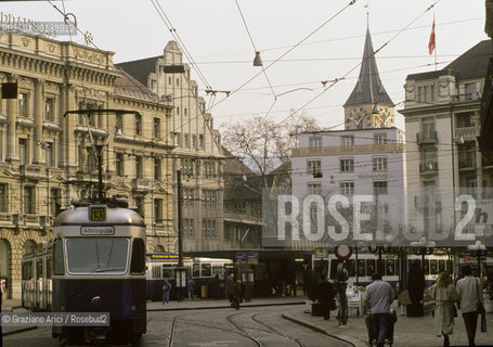( SVIZZERA CONFEDERAZIONE ELVETICA  )  CANTONE DI ZURIGO ZURIGO : UNA STRADA DEL CENTRO  © 1995 Graziano Arici/Rosebud2 / GEO
