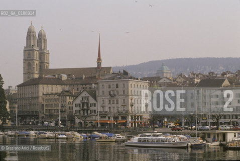( SVIZZERA CONFEDERAZIONE ELVETICA  )  CANTONE DI ZURIGO ZURIGO : LA CITTA E IL FIUME  LIMMAT © 1995 Graziano Arici/Rosebud2 / GEO