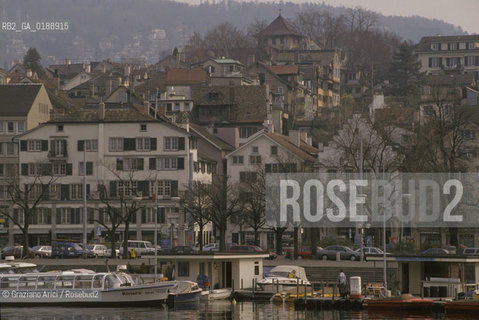( SVIZZERA CONFEDERAZIONE ELVETICA  )  CANTONE DI ZURIGO ZURIGO : LA CITTA E IL FIUME  LIMMAT © 1995 Graziano Arici/Rosebud2 / GEO