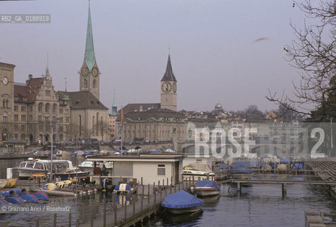 ( SVIZZERA CONFEDERAZIONE ELVETICA  )  CANTONE DI ZURIGO ZURIGO : LA CITTA E IL FIUME  LIMMAT © 1995 Graziano Arici/Rosebud2 / GEO