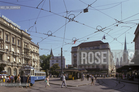 ( SVIZZERA CONFEDERAZIONE ELVETICA  )  CANTONE DI ZURIGO ZURIGO : LA HEIMPLATZ © 1995 Graziano Arici/Rosebud2 / GEO