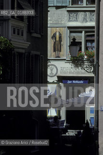 ( SVIZZERA CONFEDERAZIONE ELVETICA  )  CANTONE DI ZURIGO ZURIGO : UN PALAZZO DEL CENTRO DOVE VISSE GOETHE  © 1995 Graziano Arici/Rosebud2 / GEO LETTERATURA