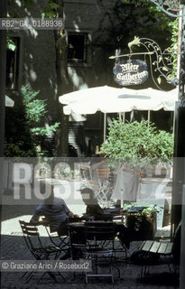 ( SVIZZERA CONFEDERAZIONE ELVETICA  )  CANTONE DI ZURIGO ZURIGO : UN CAFFE DEL CENTRO  © 1995 Graziano Arici/Rosebud2 / GEO