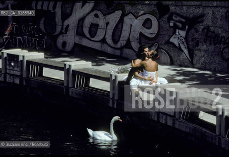 ( SVIZZERA CONFEDERAZIONE ELVETICA  )  CANTONE DI ZURIGO ZURIGO : IL LUNGOFIUME DEL LIMMAT  © 1995 Graziano Arici/Rosebud2 / GEO AMORE