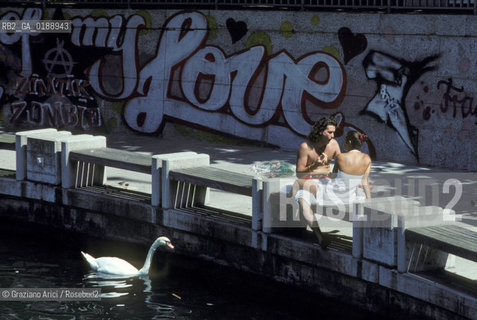 ( SVIZZERA CONFEDERAZIONE ELVETICA  )  CANTONE DI ZURIGO ZURIGO : IL LUNGOFIUME DEL LIMMAT  © 1995 Graziano Arici/Rosebud2 / GEO AMORE