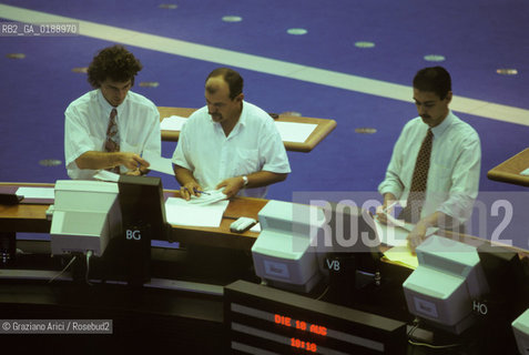 ( SVIZZERA CONFEDERAZIONE ELVETICA  )  CANTONE DI ZURIGO ZURIGO : LA BORSA DI ZURIGO  © 1995 Graziano Arici/Rosebud2 / GEO FINANZA