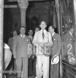 THE PRINCE AND FUTURE EMPEROR OF JAPAN AKIHITO IN SAINT MARKS SQUARE IN VENICE  - 1953 © ARCHIVIO Graziano Arici/Rosebud2  / NOBILTA / PRINCIPE / IMPERATORE / PIAZZA SAN MARCO