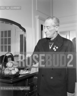 THE DUKE OF ALBA AT THE PALACE HOTEL  IN SAINT -  MORITZ ( SWITZERLAND ) - 1948 - © ARCHIVIO  Graziano Arici/Rosebud2 / NOBILTA / DUCA