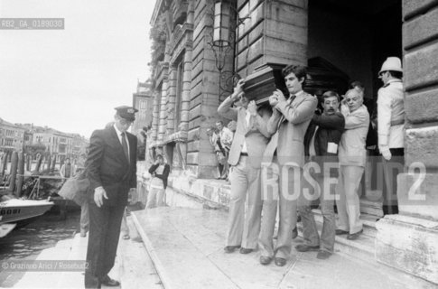 THE FUNERAL CEREMONY OF THE PSYCHIATRIST FRANCO BASAGLIA - VENICE - 1980 - © ARCHIVIO Graziano Arici/Rosebud2  / SCIENZA / PSICHIATRA / FUNERALE
