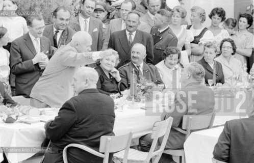 THE RUSSIAN STATESMAN AND PRESIDENT NIKITA SERGEYEVICH KHRUSHCHEV IN THE LAGER OF MAUTHAUSEN  WITH HIS WIFE  ( AUSTRIA ) - 196?  © ARCHIVIO Graziano Arici/Rosebud2  / POLITICA / KRUSCEV / CHRUSCEV / CAMPO DI CONCENTRAMENTO