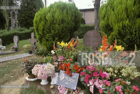 ( FRANCIA  )  PAYS BASQUE BIARRITZ :  ARCANGUES  LA TOMBA DEL CANTANTE LOUIS MARIANO © 1995 Graziano Arici/Rosebud2 / GEO