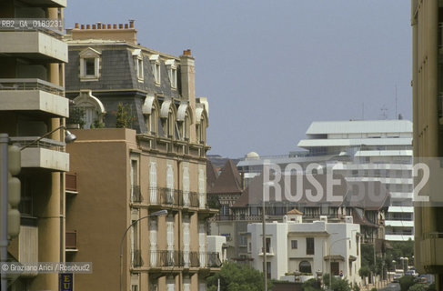 ( FRANCIA  )  PAYS BASQUE BIARRITZ : UNA STRADA  © 1995 Graziano Arici/Rosebud2 / GEO