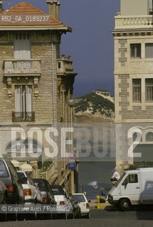 ( FRANCIA  )  PAYS BASQUE BIARRITZ :  UNA STRADA DEL CENTRO   © 1999 Graziano Arici/Rosebud2 / GEO
