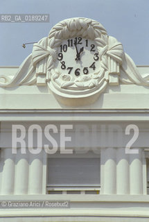 ( FRANCIA  )  PAYS BASQUE BIARRITZ :  OROLOGIO   © 1999 Graziano Arici/Rosebud2 / GEO