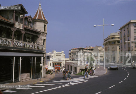 ( FRANCIA  )  PAYS BASQUE BIARRITZ :  UNA STRADA DEL CENTRO   © 1999 Graziano Arici/Rosebud2 / GEO