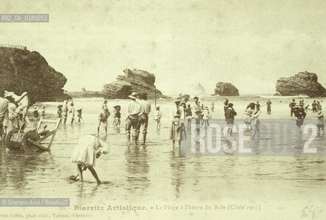( FRANCIA  )  PAYS BASQUE BIARRITZ : CARTOLINA CON LA SPIAGGIA (1903)   © 1999 Graziano Arici/Rosebud2 / GEO