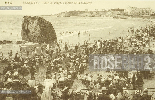 ( FRANCIA  )  PAYS BASQUE BIARRITZ : CARTOLINA CON LA VENDITA DEL PESCE SULLA SPIAGGIA (1903)   © 1999 Graziano Arici/Rosebud2 / GEO