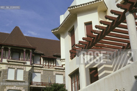 ( FRANCIA  )  PAYS BASQUE BIARRITZ :  LA VILLA CASABLANCA E LOU BASCOU   © 1999 Graziano Arici/Rosebud2 / GEO