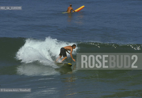 ( FRANCIA  )  PAYS BASQUE BIARRITZ :  SURF   © 1999 Graziano Arici/Rosebud2 / GEO MARE SPIAGGIA