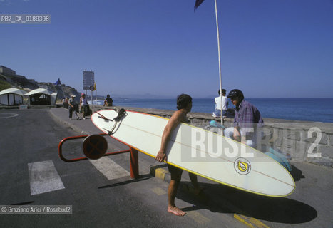 ( FRANCIA  )  PAYS BASQUE BIARRITZ :  SURF   © 1999 Graziano Arici/Rosebud2 / GEO MARE SPIAGGIA