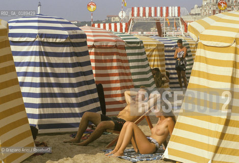 ( FRANCIA  )  PAYS BASQUE BIARRITZ :  SPIAGGIA LA GRAND PLAGE   © 1999 Graziano Arici/Rosebud2 / GEO TENDA