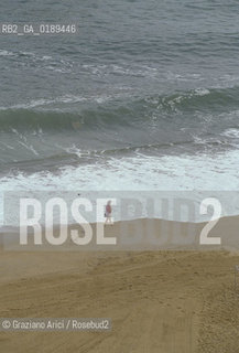 ( FRANCIA  )  PAYS BASQUE BIARRITZ :  SPIAGGIA LA GRAND PLAGE    © 1999 Graziano Arici/Rosebud2 / GEO CANE