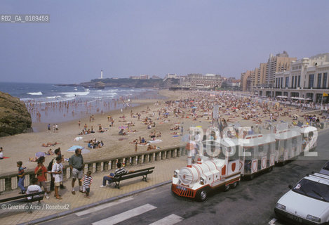 ( FRANCIA  )  PAYS BASQUE BIARRITZ :  SPIAGGIA LA GRAND PLAGE     © 1999 Graziano Arici/Rosebud2 / GEO TRENO