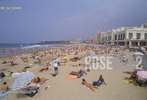 ( FRANCIA  )  PAYS BASQUE BIARRITZ :  SPIAGGIA LA GRAND PLAGE     © 1999 Graziano Arici/Rosebud2 / GEO