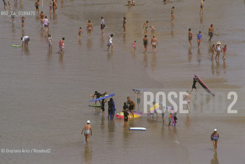 ( FRANCIA  )  PAYS BASQUE BIARRITZ :  SPIAGGIA LA GRAND PLAGE  SURF   © 1999 Graziano Arici/Rosebud2 / GEO