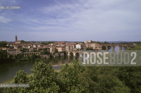 ( FRANCIA  )  MIDI-PYRENEES ALBI : PANORAMA E IL FIUME TARN  © 1999 Graziano Arici/Rosebud2 / GEO