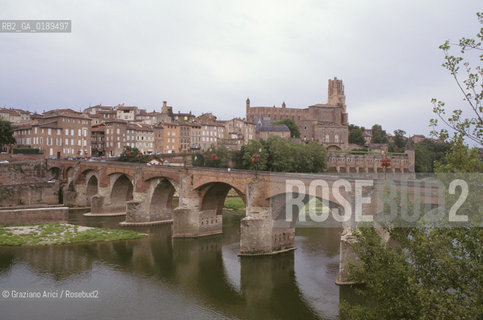 ( FRANCIA  )  MIDI-PYRENEES ALBI : LA CATTEDRALE STE-CECILE E IL FIUME TARN  © 1999 Graziano Arici/Rosebud2 / GEO