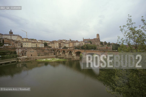 ( FRANCIA  )  MIDI-PYRENEES ALBI : LA CATTEDRALE STE-CECILE E IL FIUME TARN  © 1999 Graziano Arici/Rosebud2 / GEO