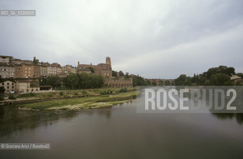 ( FRANCIA  )  MIDI-PYRENEES ALBI : LA CATTEDRALE STE-CECILE E IL FIUME TARN  © 1999 Graziano Arici/Rosebud2 / GEO