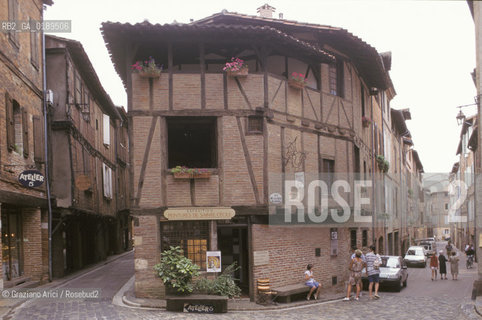 ( FRANCIA  )  MIDI-PYRENEES ALBI : UNA VIA DEL CENTRO  © 1999 Graziano Arici/Rosebud2 / GEO