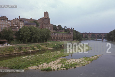 ( FRANCIA  )  MIDI-PYRENEES ALBI : LA CATTEDRALE STE-CECILE E IL FIUME TARN  © 1999 Graziano Arici/Rosebud2 / GEO