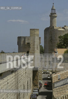 ( FRANCIA  )  LANGUEDOC-ROUSSILLON AIGUES-MORTES : LE MURA DELLA CITTA E LA TOUR DE CONSTANCE  © 1999 Graziano Arici/Rosebud2 / GEO