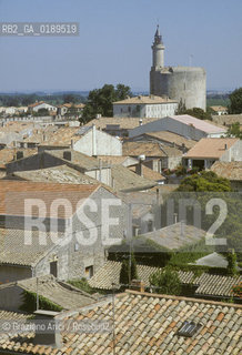 ( FRANCIA  )  LANGUEDOC-ROUSSILLON AIGUES-MORTES : LE MURA DELLA CITTA E LA TOUR DE CONSTANCE  © 1999 Graziano Arici/Rosebud2 / GEO