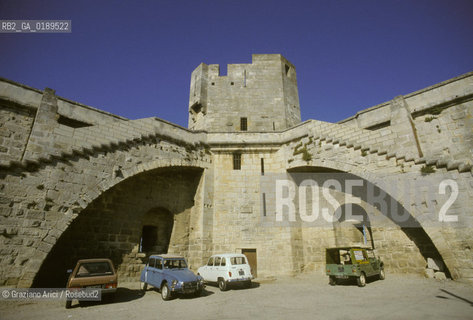( FRANCIA  )  LANGUEDOC-ROUSSILLON AIGUES-MORTES : LE MURA DELLA CITTA   © 1999 Graziano Arici/Rosebud2 / GEO
