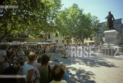( FRANCIA  )  LANGUEDOC-ROUSSILLON AIGUES-MORTES : LA PIAZZA ST-LOUIS  © 1999 Graziano Arici/Rosebud2 / GEO