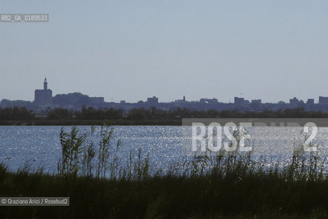 ( FRANCIA  )  LANGUEDOC-ROUSSILLON AIGUES-MORTES : PANORAMA CON GLI STAGNI  © 1999 Graziano Arici/Rosebud2 / GEO