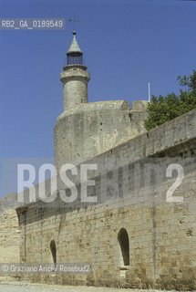 ( FRANCIA  )  LANGUEDOC-ROUSSILLON AIGUES-MORTES : LE MURA DELLA CITTA E LA TOUR DE CONSTANCE  © 1999 Graziano Arici/Rosebud2 / GEO