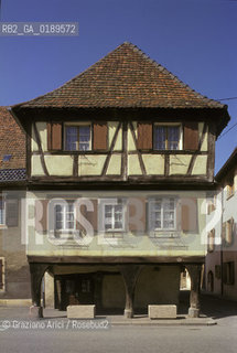 ( FRANCIA  )  ALSAZIA ROUFFACH : UNA VIA DEL CENTRO  © 1999 Graziano Arici/Rosebud2 / GEO